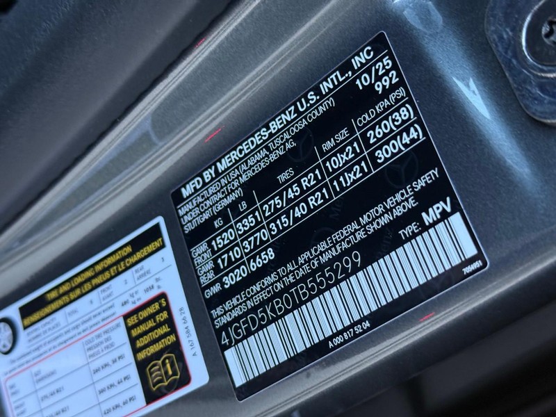 Mercedes-Benz GLE Vehicle Full-screen Gallery Image 18