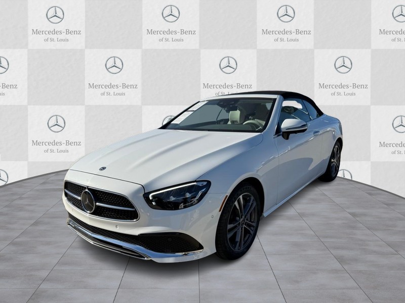 Mercedes-Benz E-Class Vehicle Full-screen Gallery Image 4