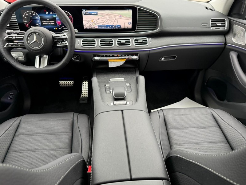Mercedes-Benz GLS Vehicle Full-screen Gallery Image 7