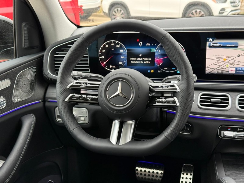 Mercedes-Benz GLS Vehicle Full-screen Gallery Image 8