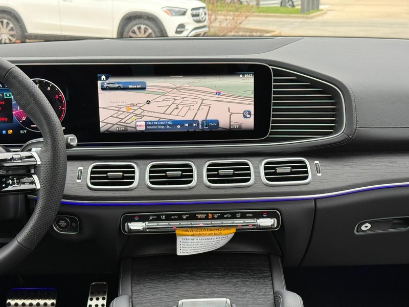 Mercedes-Benz GLS Vehicle Full-screen Gallery Image 9