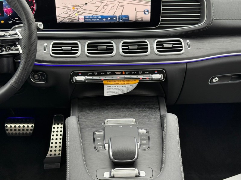 Mercedes-Benz GLS Vehicle Full-screen Gallery Image 10