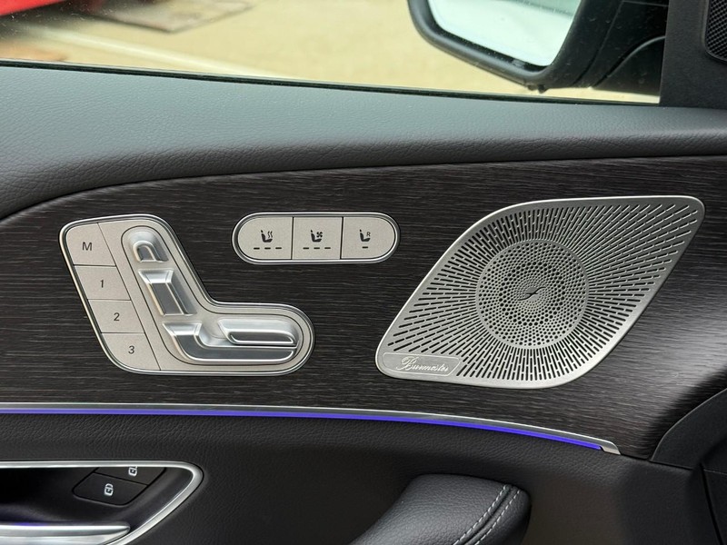 Mercedes-Benz GLS Vehicle Full-screen Gallery Image 12