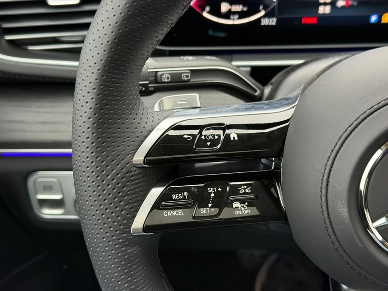 Mercedes-Benz GLS Vehicle Full-screen Gallery Image 14