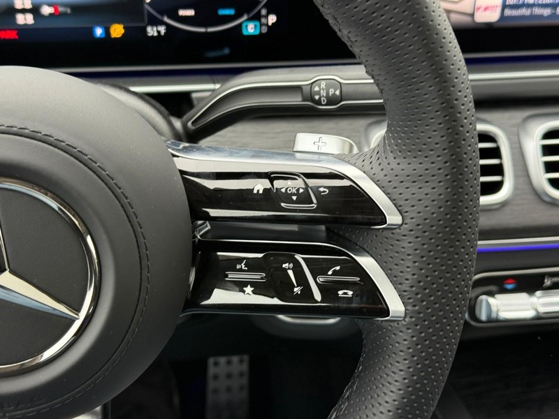 Mercedes-Benz GLS Vehicle Full-screen Gallery Image 15