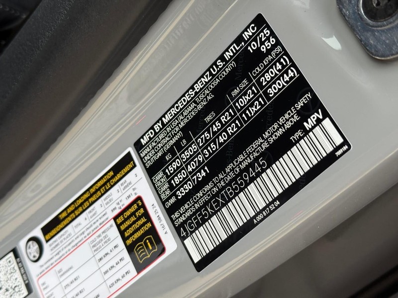 Mercedes-Benz GLS Vehicle Full-screen Gallery Image 17