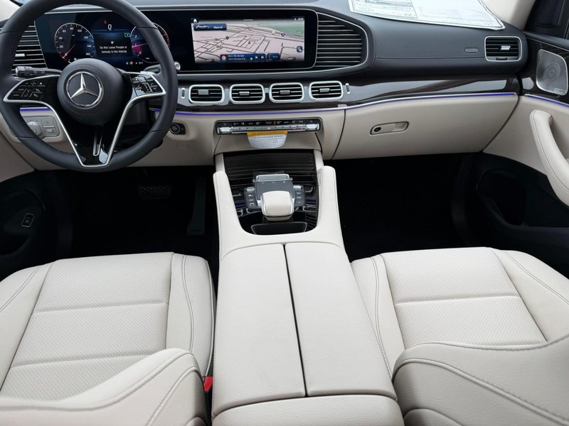 Mercedes-Benz GLE Vehicle Full-screen Gallery Image 8