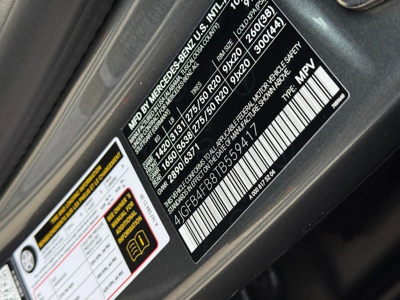 Mercedes-Benz GLE Vehicle Full-screen Gallery Image 19