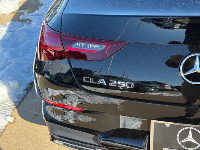 Mercedes-Benz CLA Vehicle Full-screen Gallery Image 4