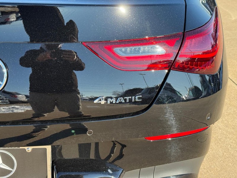 Mercedes-Benz CLA Vehicle Full-screen Gallery Image 5