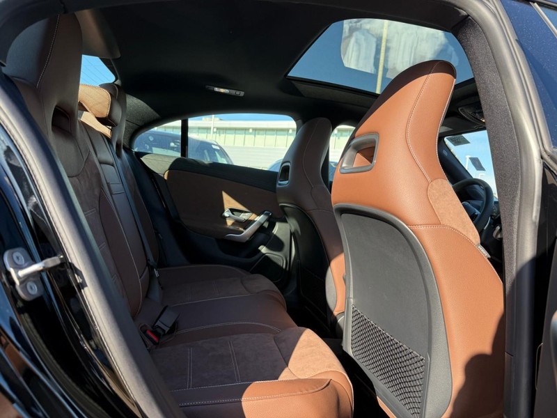 Mercedes-Benz CLA Vehicle Full-screen Gallery Image 6