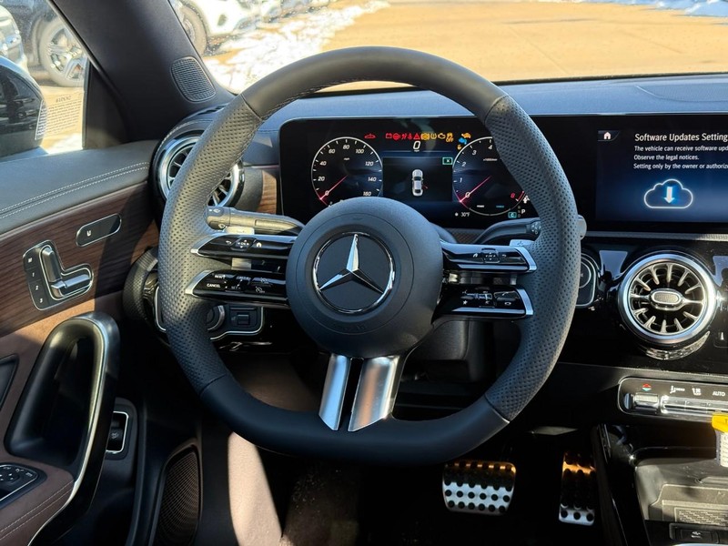Mercedes-Benz CLA Vehicle Full-screen Gallery Image 8