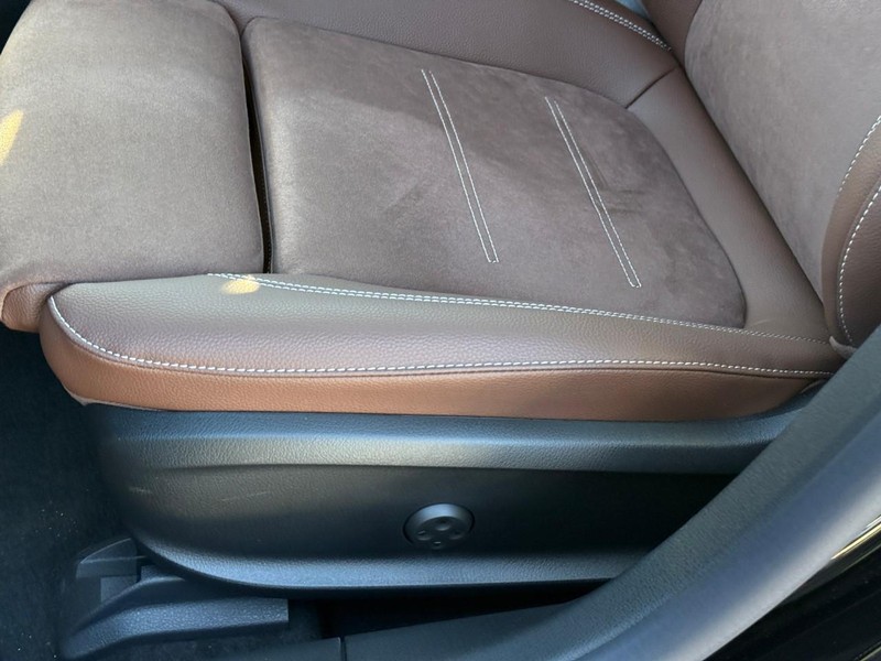 Mercedes-Benz CLA Vehicle Full-screen Gallery Image 14