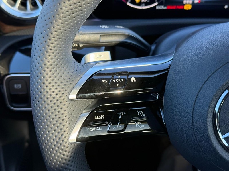 Mercedes-Benz CLA Vehicle Full-screen Gallery Image 15