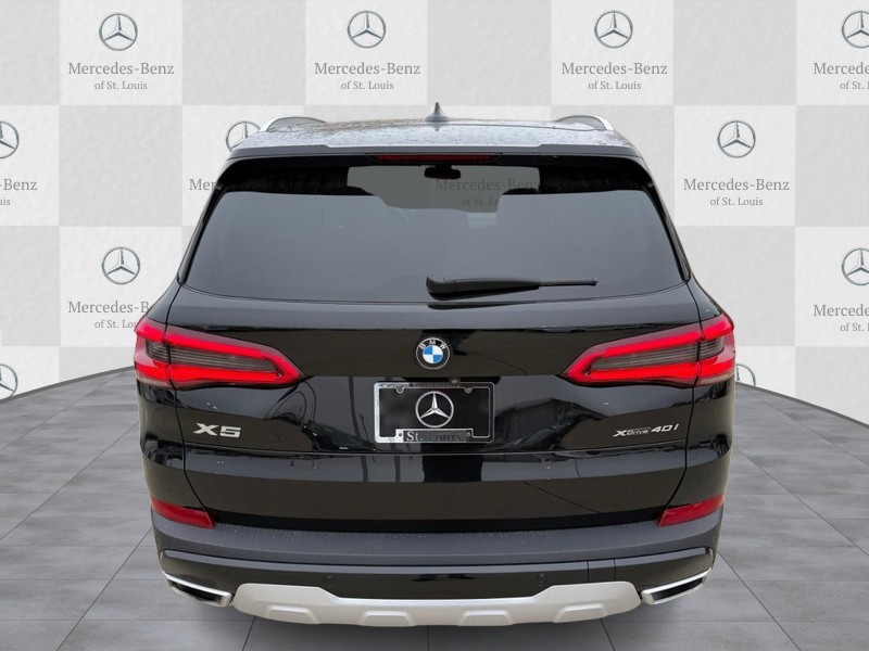 BMW X5 Vehicle Full-screen Gallery Image 7