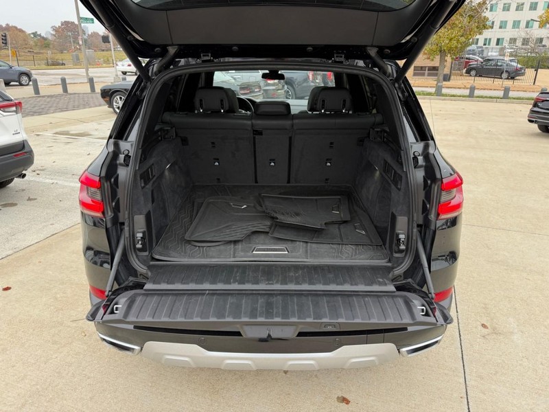 BMW X5 Vehicle Full-screen Gallery Image 8