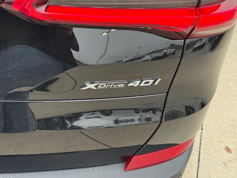 BMW X5 Vehicle Full-screen Gallery Image 10