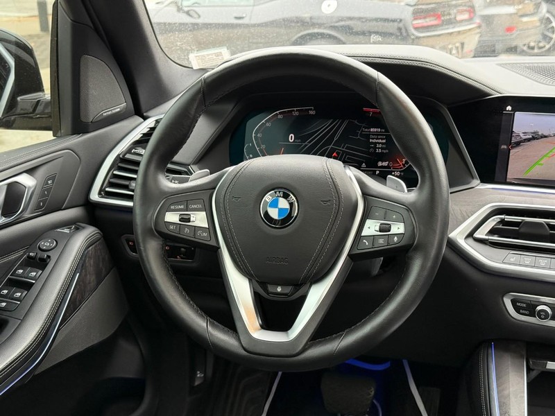 BMW X5 Vehicle Full-screen Gallery Image 13