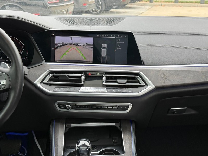 BMW X5 Vehicle Full-screen Gallery Image 14