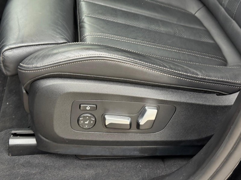 BMW X5 Vehicle Full-screen Gallery Image 19