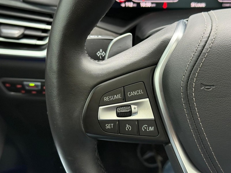 BMW X5 Vehicle Full-screen Gallery Image 20