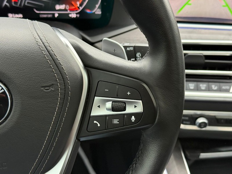 BMW X5 Vehicle Full-screen Gallery Image 21