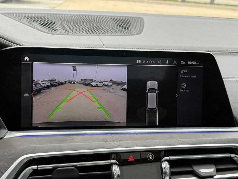 BMW X5 Vehicle Full-screen Gallery Image 25