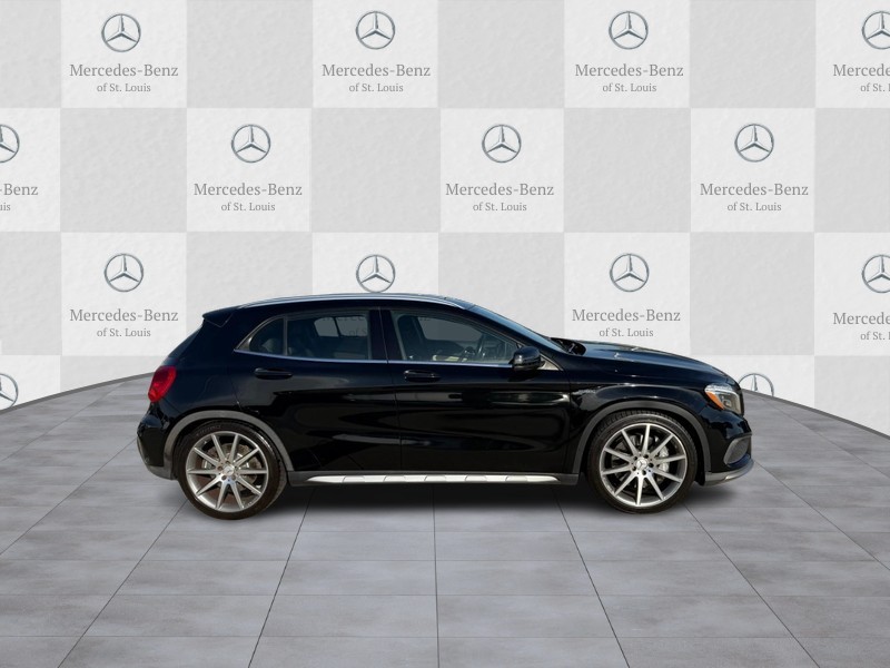 Mercedes-Benz GLA Vehicle Full-screen Gallery Image 2