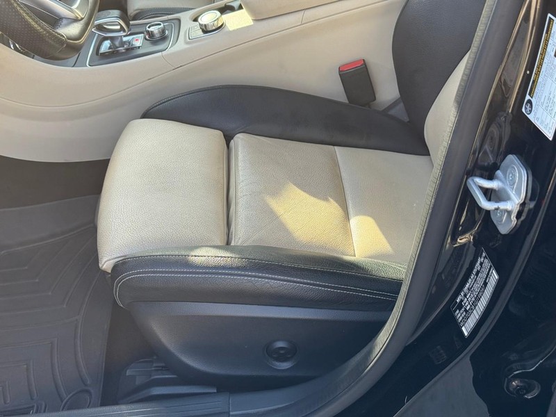 Mercedes-Benz GLA Vehicle Full-screen Gallery Image 20