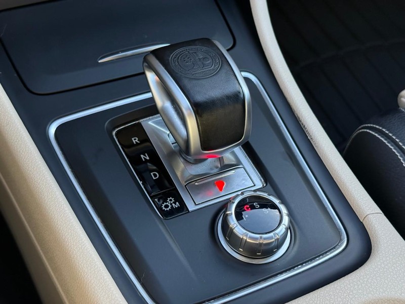 Mercedes-Benz GLA Vehicle Full-screen Gallery Image 22