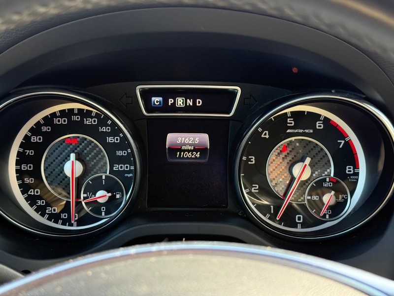 Mercedes-Benz GLA Vehicle Full-screen Gallery Image 27