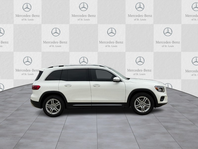 Mercedes-Benz GLB Vehicle Full-screen Gallery Image 2