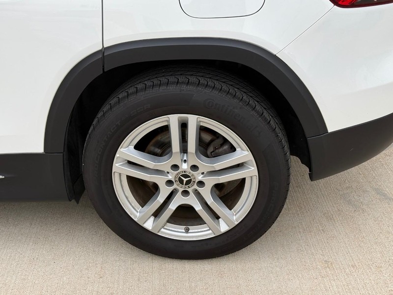 Mercedes-Benz GLB Vehicle Full-screen Gallery Image 9