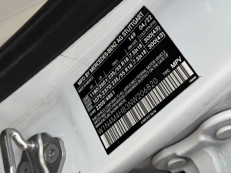 Mercedes-Benz GLB Vehicle Full-screen Gallery Image 24