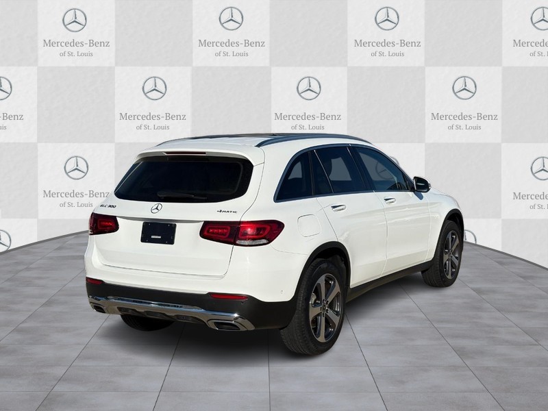 Mercedes-Benz GLC Vehicle Full-screen Gallery Image 3