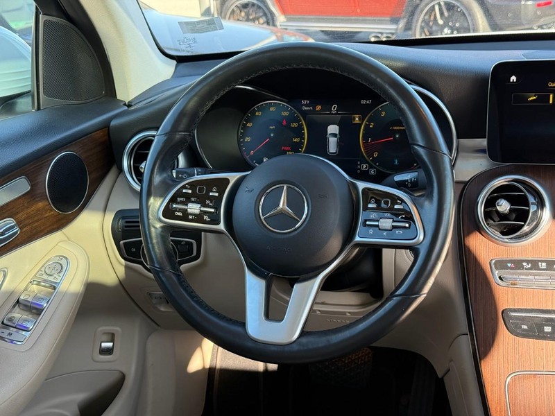 Mercedes-Benz GLC Vehicle Full-screen Gallery Image 10