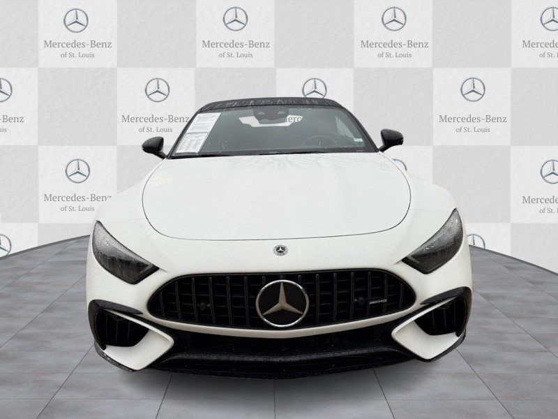 Mercedes-Benz SL Vehicle Full-screen Gallery Image 5