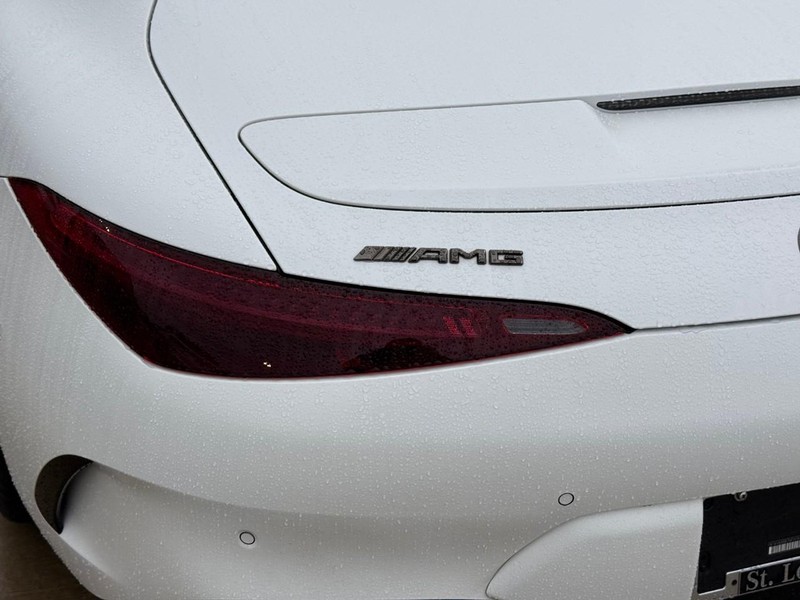 Mercedes-Benz SL Vehicle Full-screen Gallery Image 10