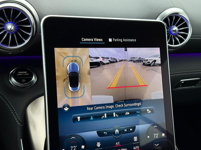 Mercedes-Benz SL Vehicle Full-screen Gallery Image 18