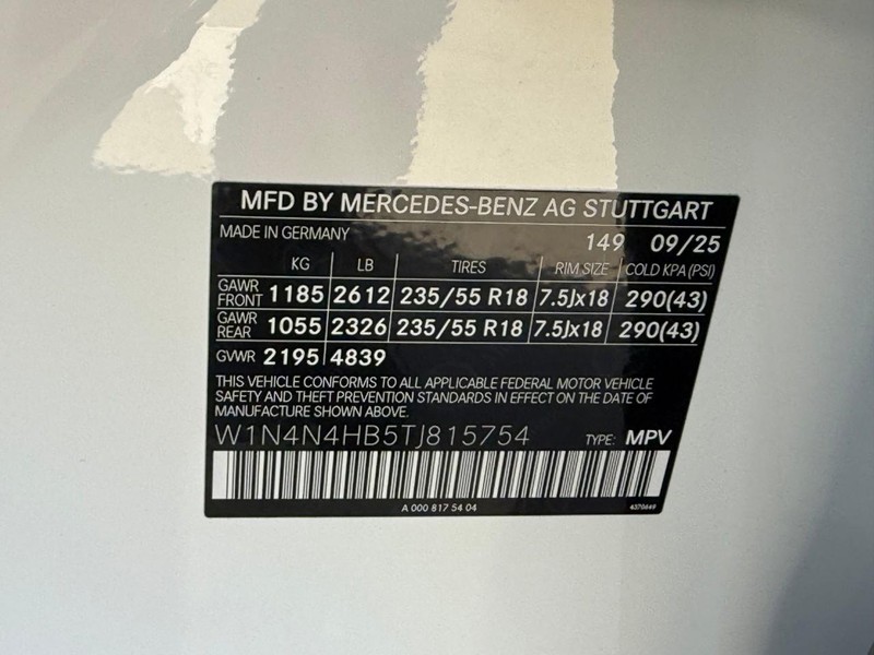 Mercedes-Benz GLA Vehicle Full-screen Gallery Image 15