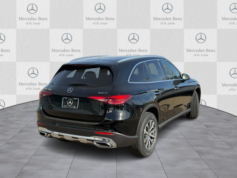 Mercedes-Benz GLC Vehicle Full-screen Gallery Image 3