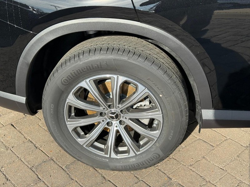 Mercedes-Benz GLC Vehicle Full-screen Gallery Image 4