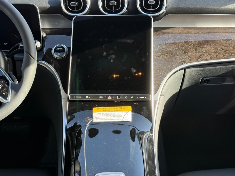 Mercedes-Benz GLC Vehicle Full-screen Gallery Image 9