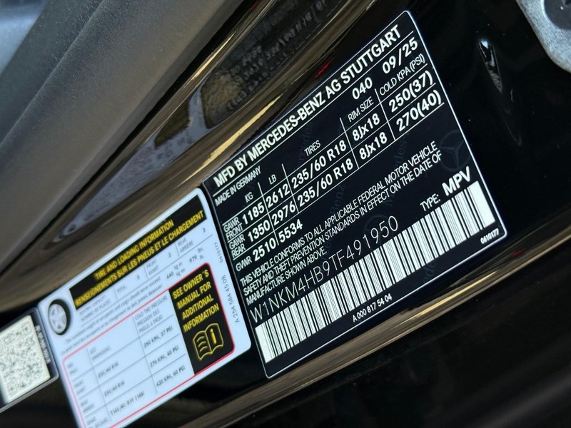 Mercedes-Benz GLC Vehicle Full-screen Gallery Image 13