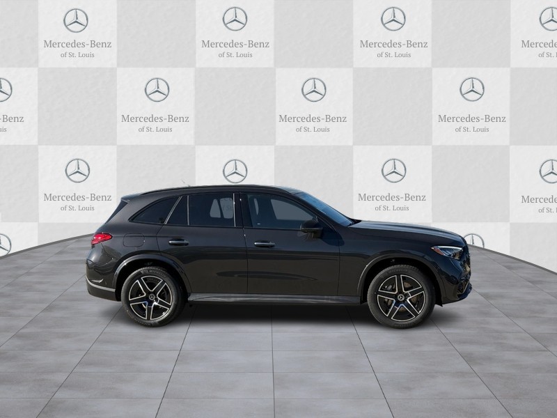 Mercedes-Benz GLC Vehicle Full-screen Gallery Image 2