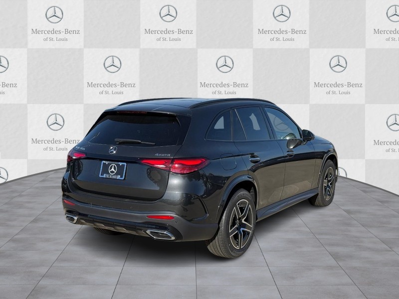 Mercedes-Benz GLC Vehicle Full-screen Gallery Image 3