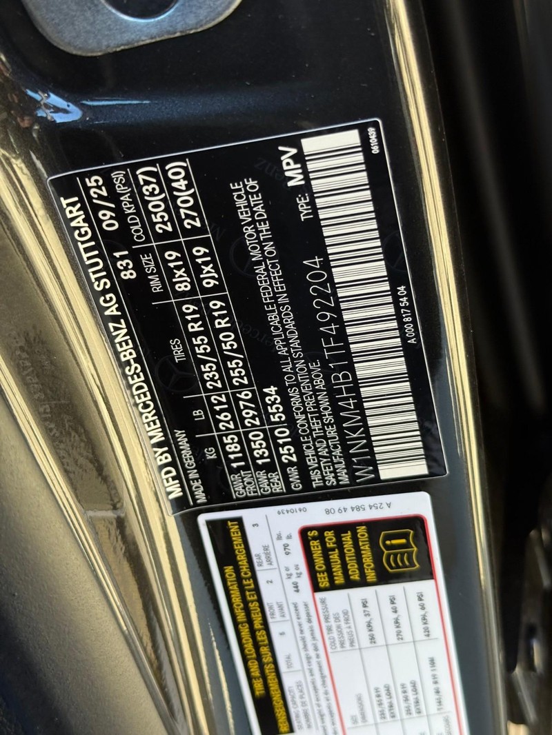 Mercedes-Benz GLC Vehicle Full-screen Gallery Image 14