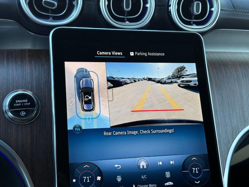 Mercedes-Benz GLC Vehicle Full-screen Gallery Image 17