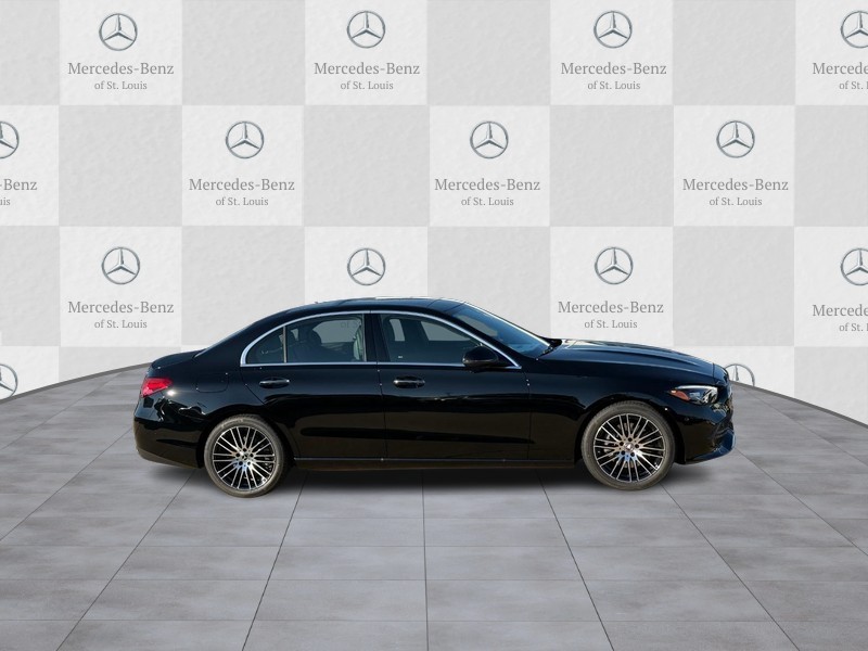 Mercedes-Benz C-Class Vehicle Full-screen Gallery Image 2