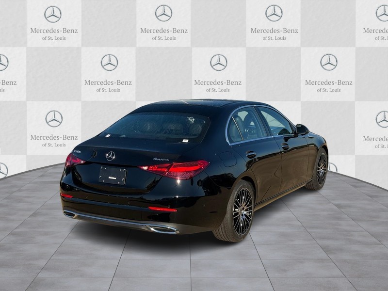 Mercedes-Benz C-Class Vehicle Full-screen Gallery Image 3